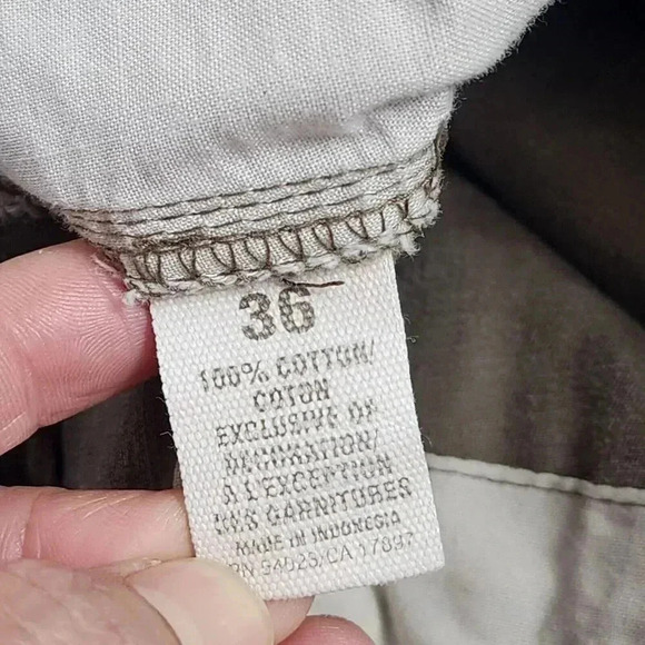 Old Navy Mens Cargo Shorts Khaki Multiple Pockets Serial No ML135 Sz 36 16PT - Picture 6 of 9